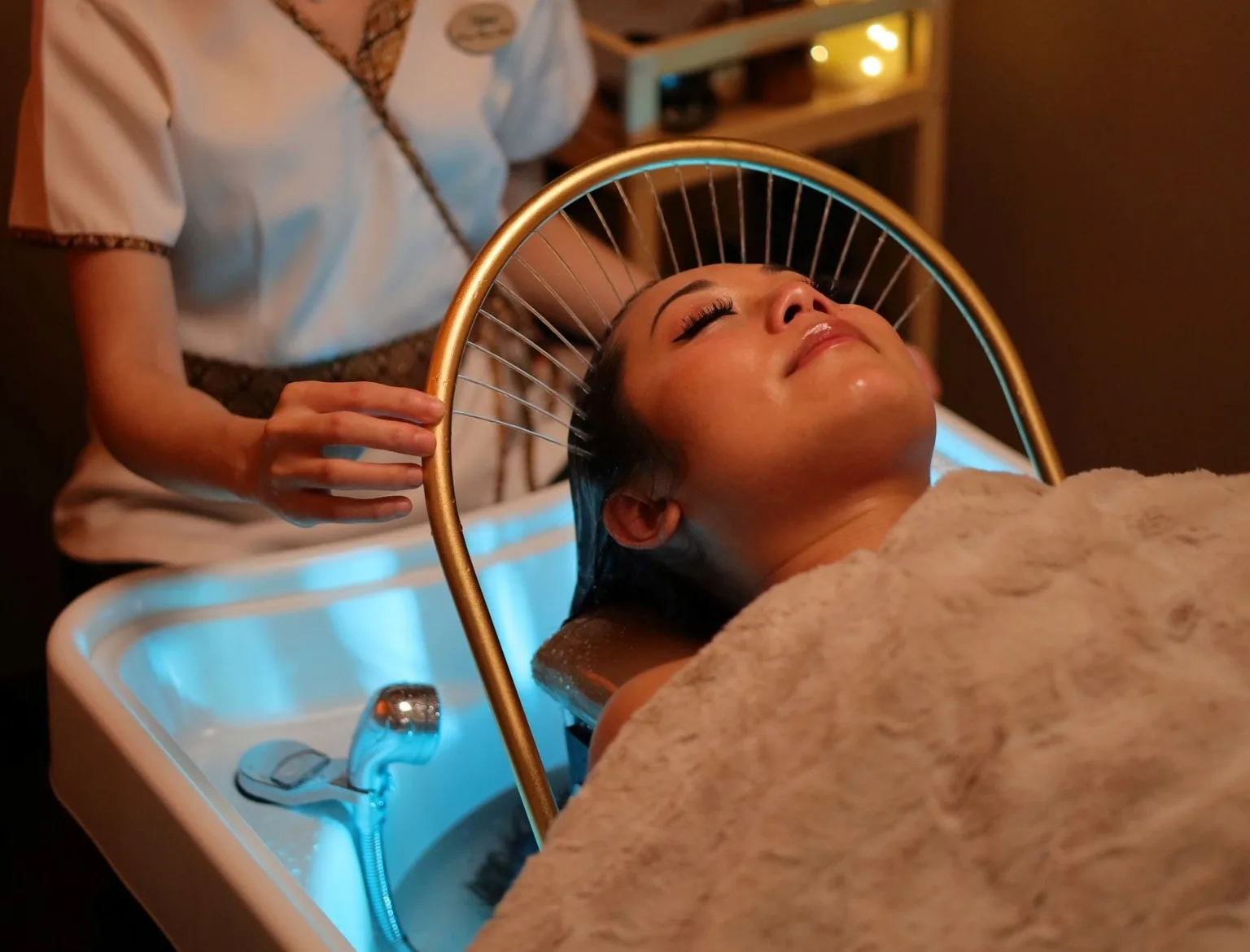 Relaxing Asian Headspa Massage hos Pakpon Home Relax